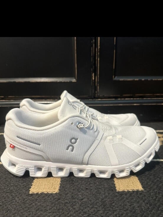 On Running Shoes - On Running Cloud 5 Women's All White Running Athletic Casual Size 8.5